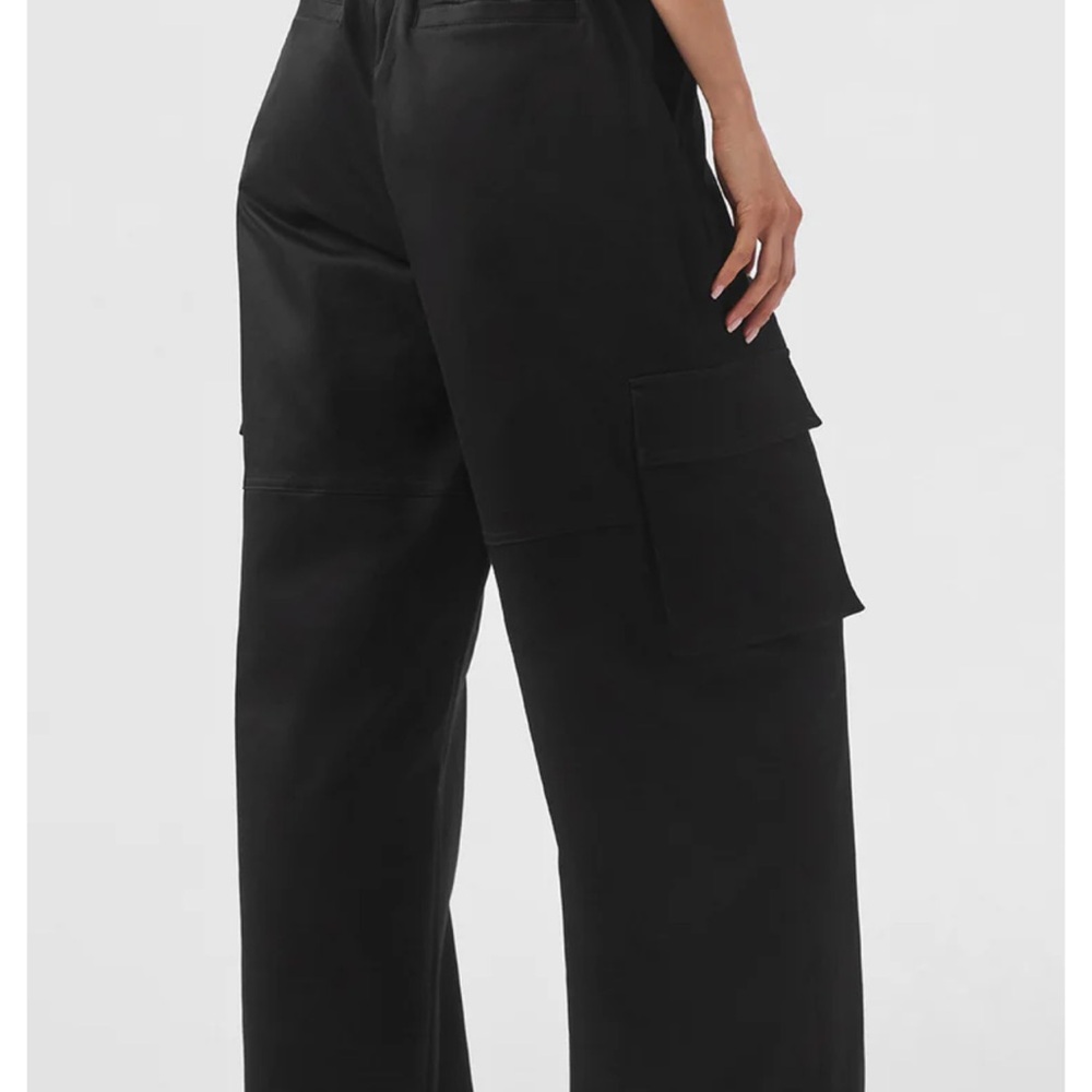 Alo Black Cargo Pants - Picture 2 of 7